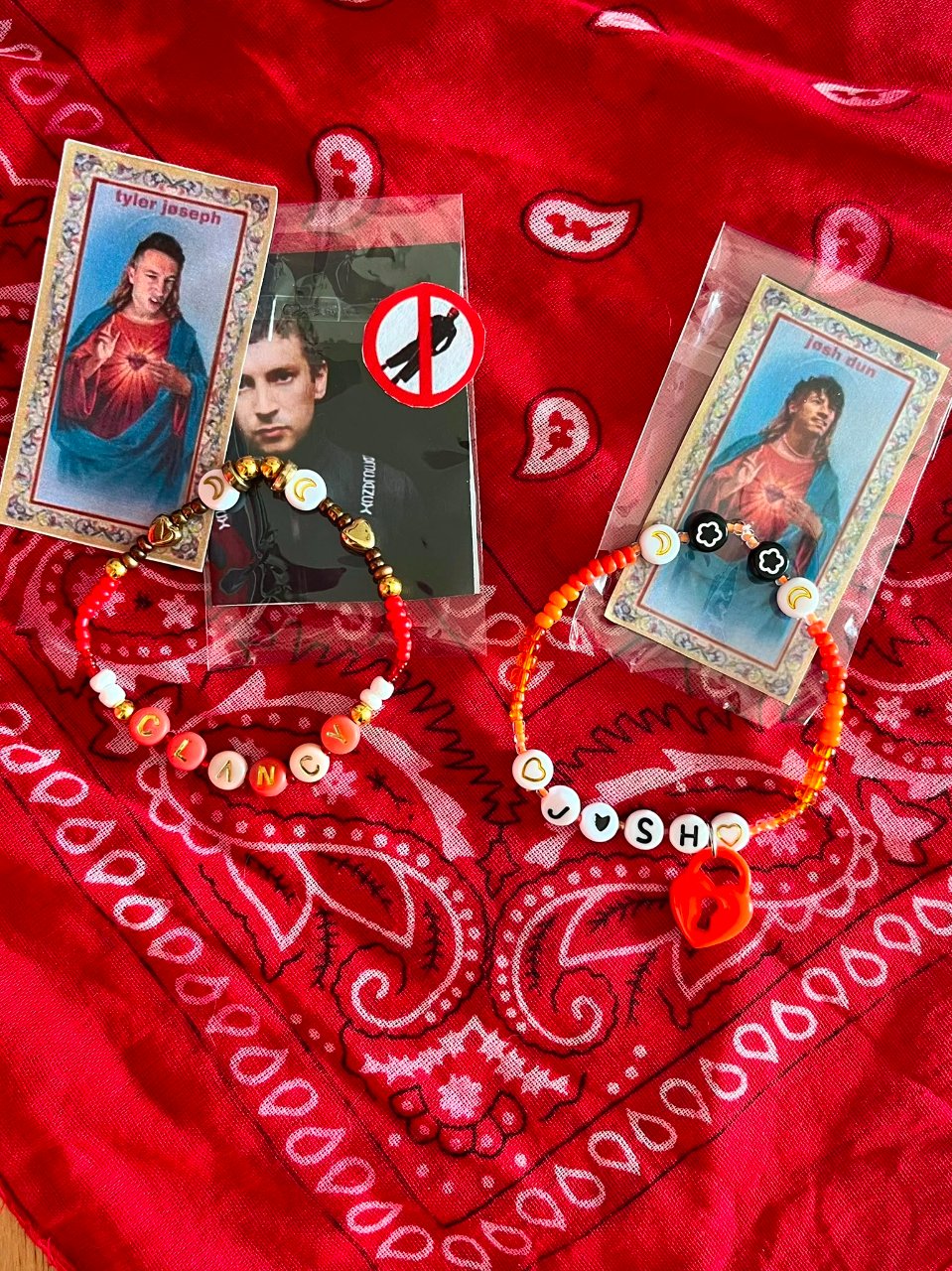 Braccialetti e stampe in bustina